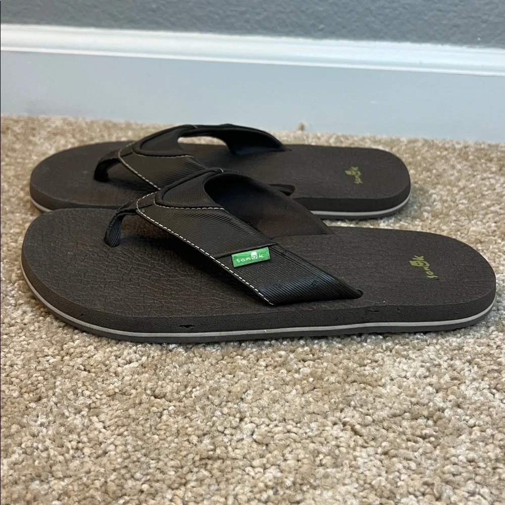 Sanuk Root Beer Cozy Flip Flops Boy’s Size 4/5